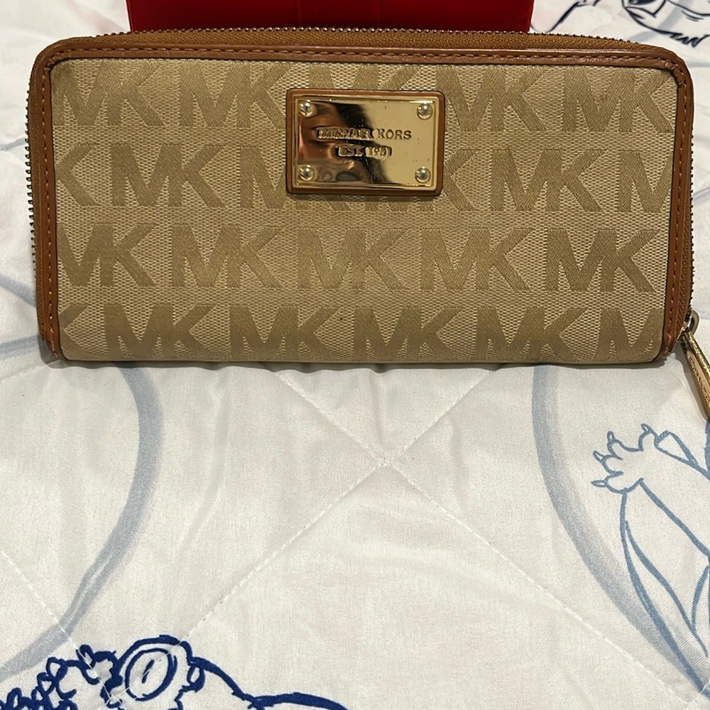 Micheal Kors Continental wallet